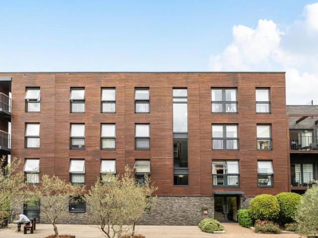 Flat for sale in Little Stanmore, Greater London