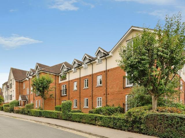 Flat for sale in King's Walden, Hertfordshire