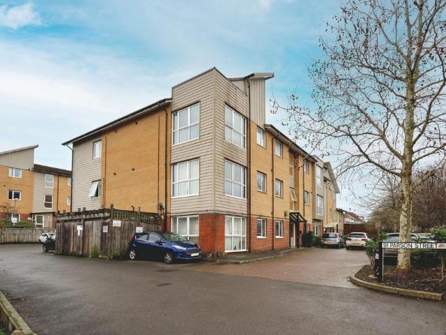 Flat for sale in Feckenham, City Of Bristol