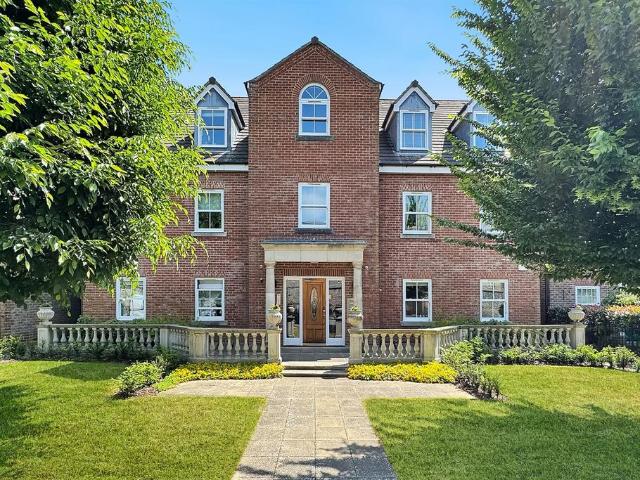 Flat for sale in Chichester, Littlecote