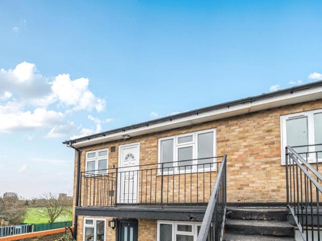 Flat for sale in Lower Halliford, Surrey