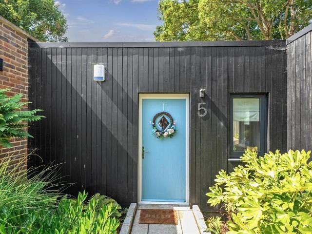 Flat for sale in London Borough of Croydon, Purley