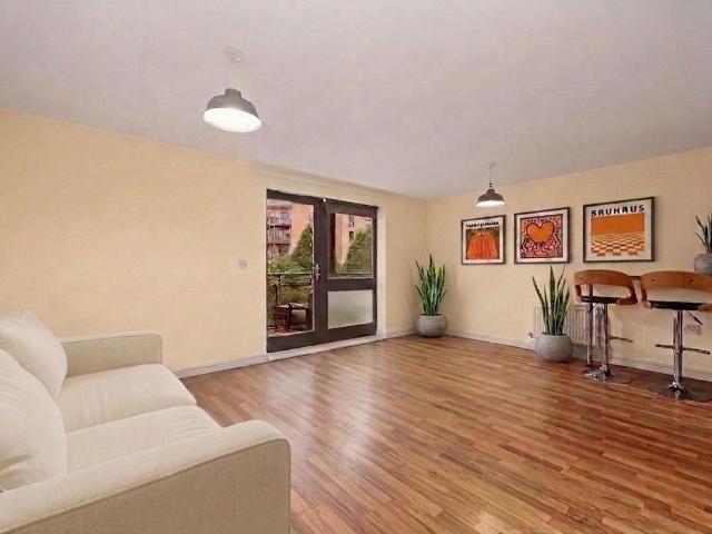 Flat for sale in Clapton, Upper Clapton