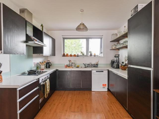 Flat for sale in Old Ford, Bow