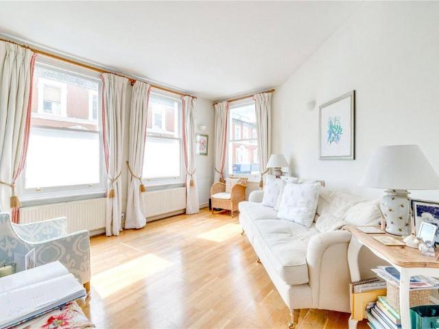 Flat for sale in Fulham, Walham Green
