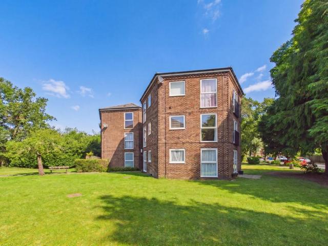 Flat for sale in Farnborough, Hampshire