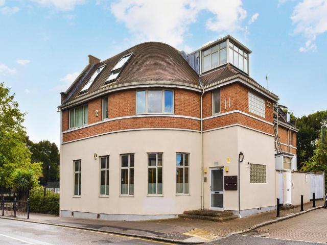 Flat for sale in Isle Of Dogs, Isle Of Man