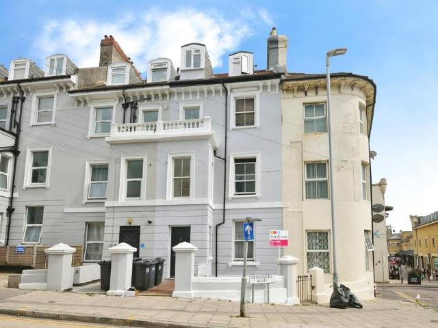 Flat for sale in Blacklands, Guestling Green