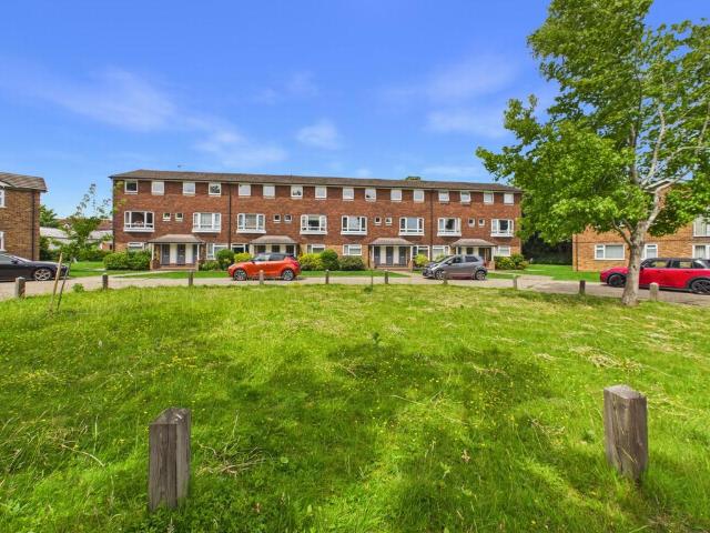 Flat for sale in Perryfields, West Sussex