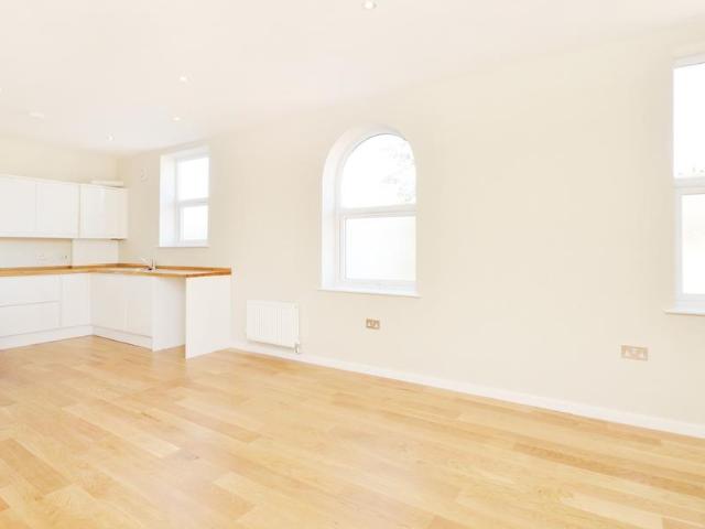 Flat for sale in London Borough of Lewisham, Blackheath