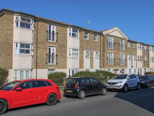 Flat for sale in Seaford, Iford