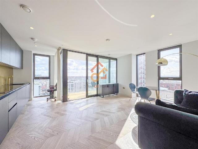 Flat for sale in Greenwich Peninsula, Greater London