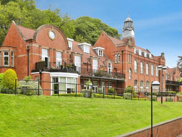 Flat for sale in Nether Green, Fulwood