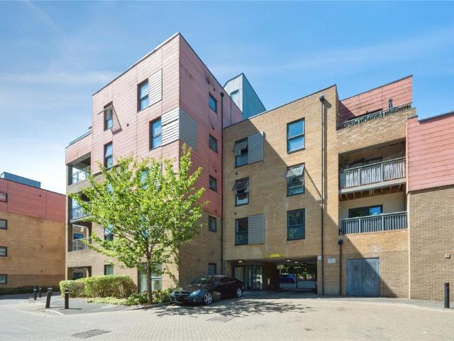 Flat for sale in Harefield, Southampton