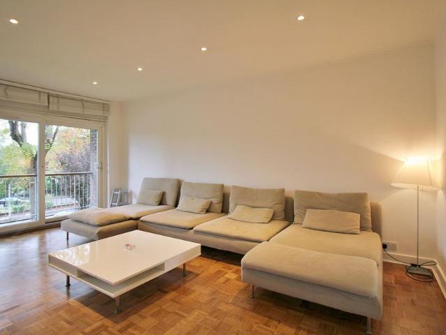 Flat for sale in Woodside Park, Greater London