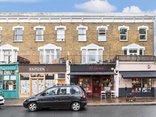 Flat for sale in Nunhead, Greater London