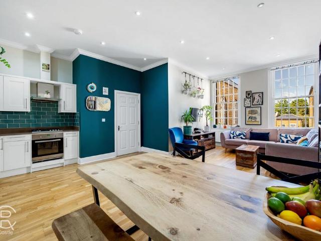 Flat for sale in London Borough of Ealing, Hanwell