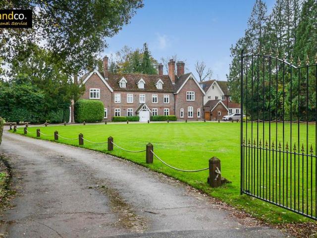 Flat for sale in Hatfield, Fretherne