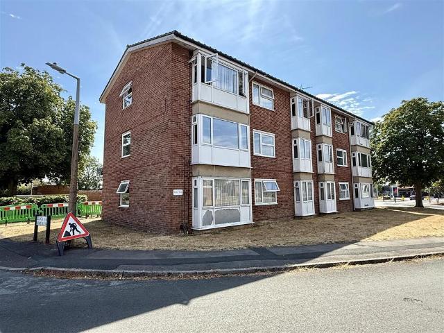 Flat for sale in Royal Wootton Bassett, Wiltshire