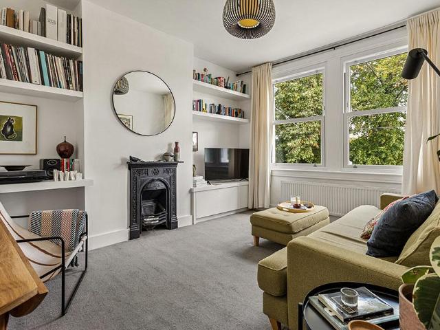 Flat for sale in Leyton, Greater London