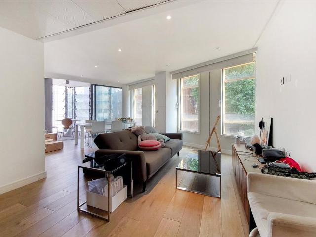 Flat for sale in Saint Giles, Bloomsbury
