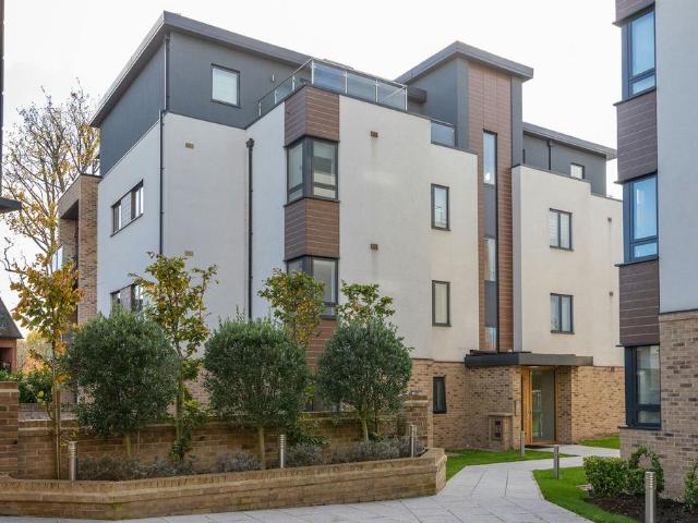 Flat for sale in Hendon, Greater London