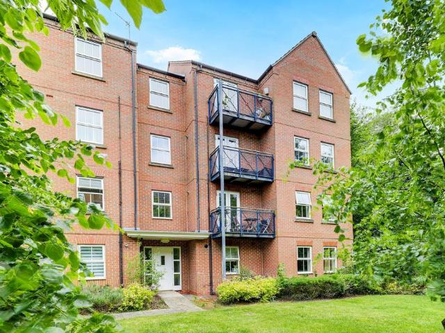 Flat for sale in Abbey Park, Barton In Fabis