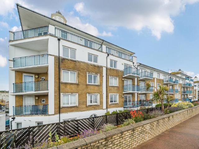 Flat for sale in Roedean