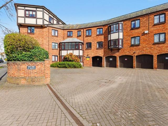 Flat for sale in Stratford-upon-Avon, Alderminster
