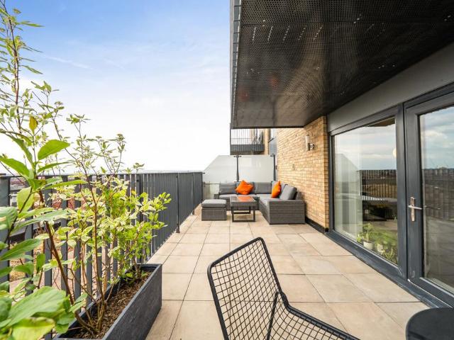 Flat for sale in Hornsey, Greater London
