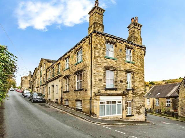 Flat for sale in Luddenden, West Yorkshire