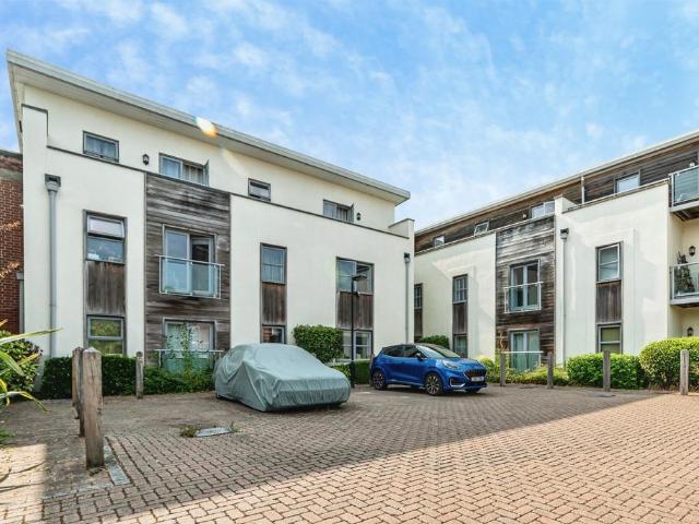 Flat for sale in Priest Down, Hampshire