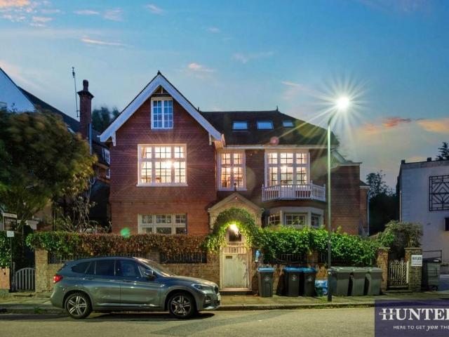 Flat for sale in Mapesbury, Greater London
