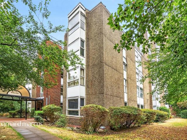 Flat for sale in Battersea, Greater London