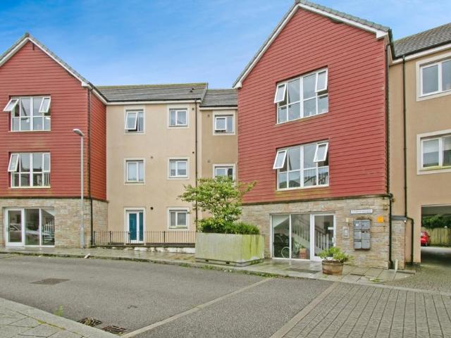 Flat for sale in Roseworthy, Cornwall