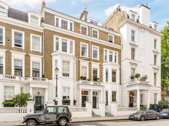 Flat for sale in South Kensington, Greater London