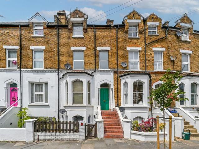 Flat for sale in London Borough of Ealing, Park Royal