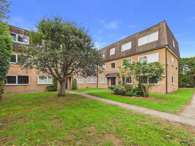 Flat for sale in Little Sandhurst, Sandhurst