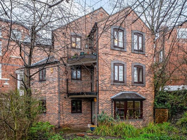 Flat for sale in Headingley Hill, Headingley