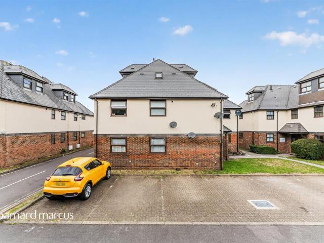 Flat for sale in London Borough of Merton, Mitcham
