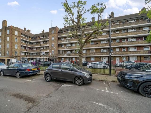 Flat for sale in Whitechapel, Greater London