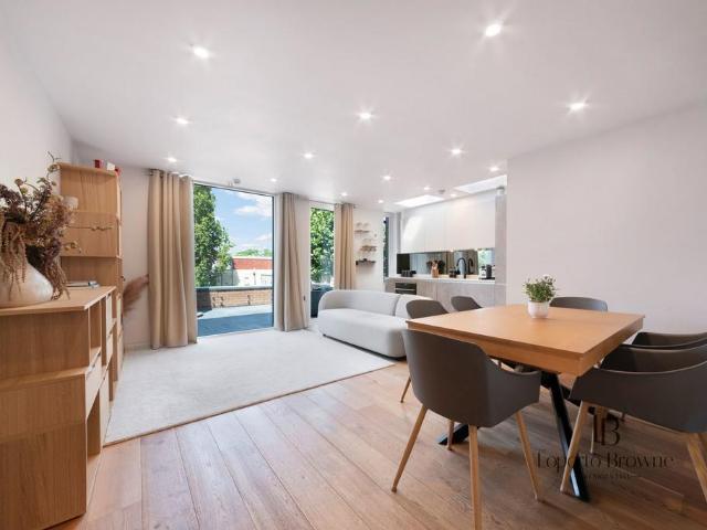 Flat for sale in Cricklewood, Greater London