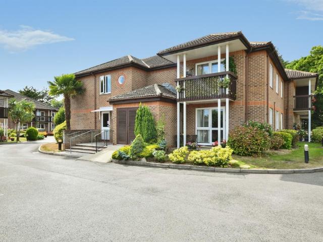 Flat for sale in Tricketts Cross, Ferndown