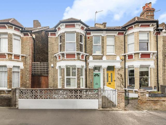 Flat for sale in London Borough of Southwark, Greater London