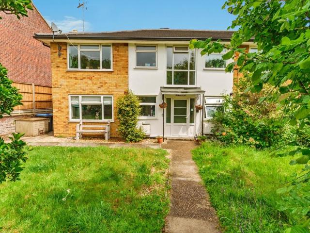 Flat for sale in Red Hill, Surrey