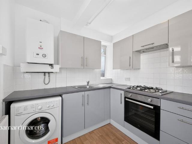 Flat for sale in Miranda Estate, Greater London