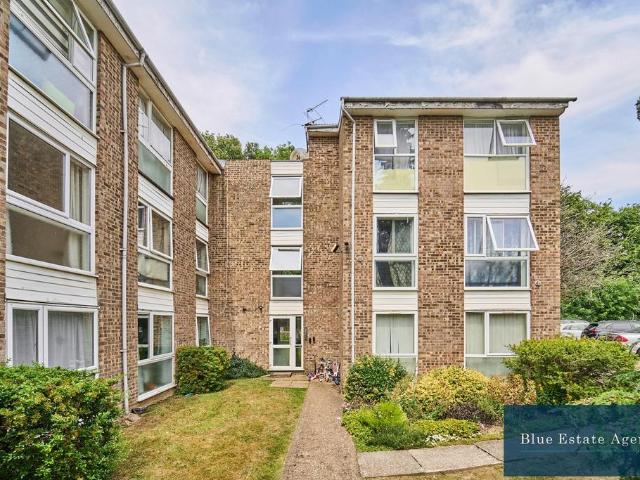 Flat for sale in London Borough of Hounslow, Spring Grove