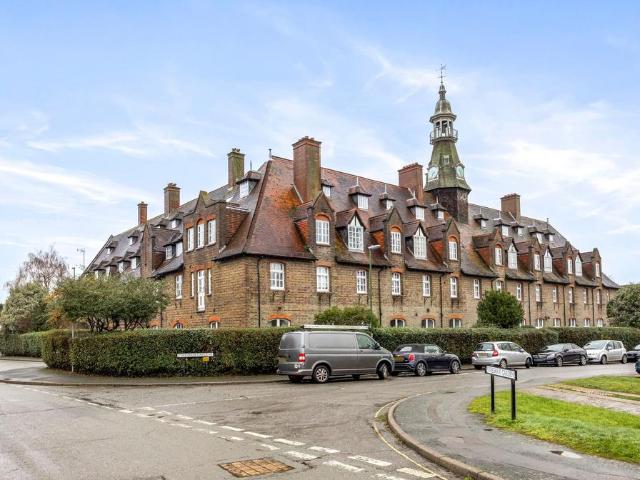 Flat for sale in Perryfields, West Sussex