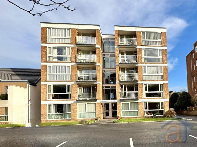 Flat for sale in Meols Cop, Southport