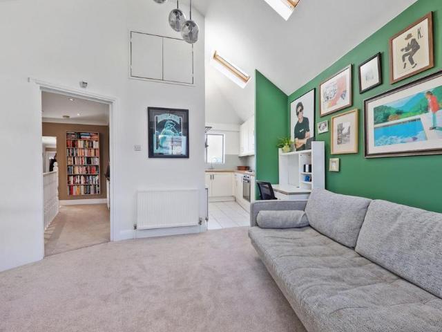 Flat for sale in London Borough of Lewisham, Forest Hill